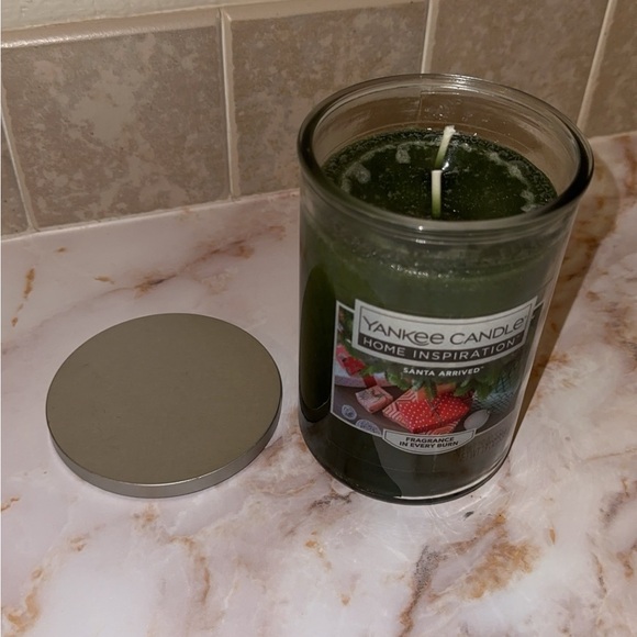Yankee Candle Home Inspiration Santa Arrived Green - Picture 2 of 2